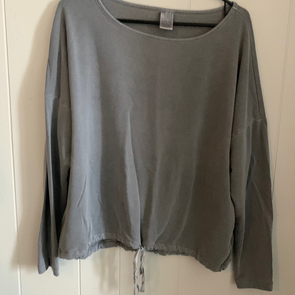 Gray blouse⭐️